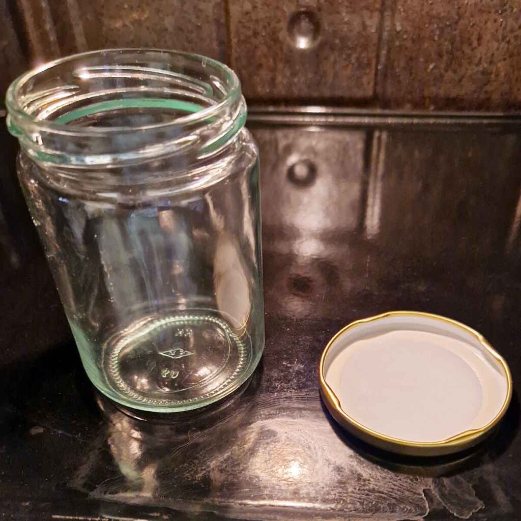 Sterilizing jars in the oven